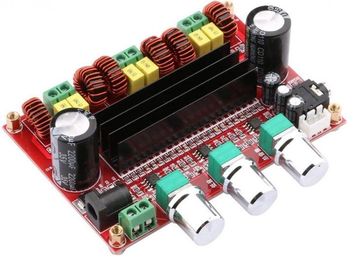 Potente configuración 2.1: 2×80 W + 100 W para subwoofer