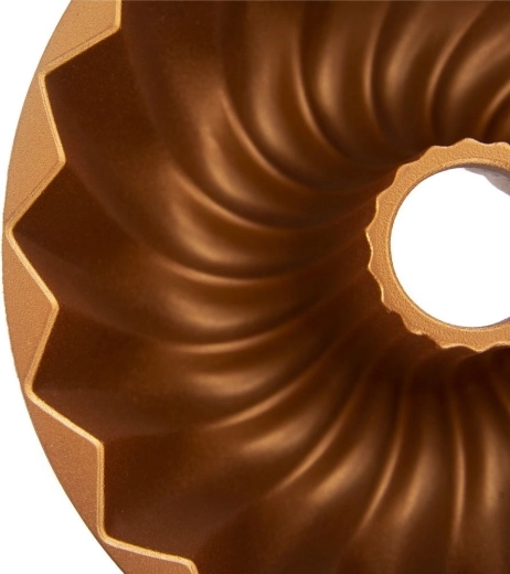 Forma llamativa con relieve profundo