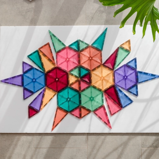 Geometría en la práctica: estrellas, mosaicos y modelos espaciales