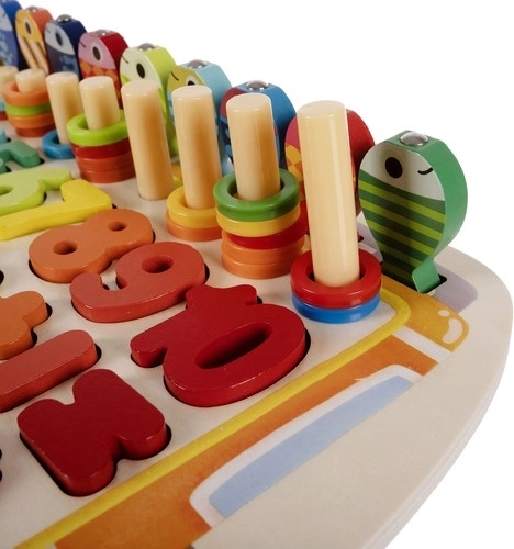 Formas, colores y montaje para un juego creativo