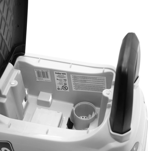 Espacio de almacenamiento bajo el asiento