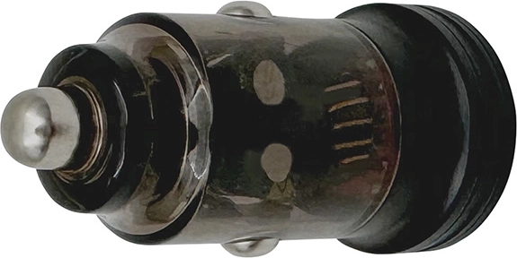Diseño compacto para toma de coche 12–24 V