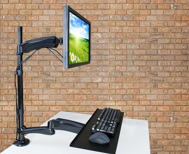 Brazo ajustable con espacio para el teclado