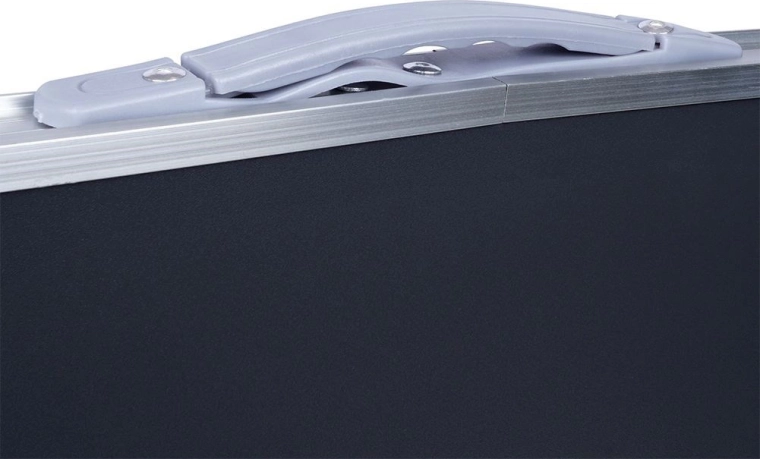 Transporte sencillo y espacio para guardar las patas