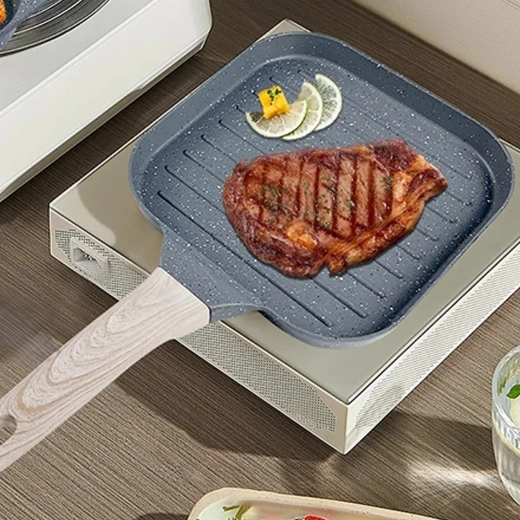 Sartén grill cuadrada con superficie antiadherente y mango con aspecto de madera