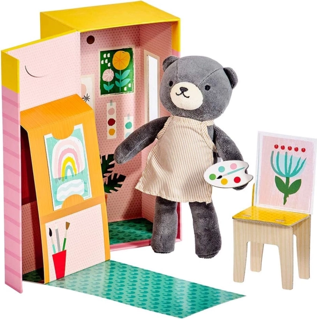 Osa de peluche en estudio de pintura PETIT COLLAGE