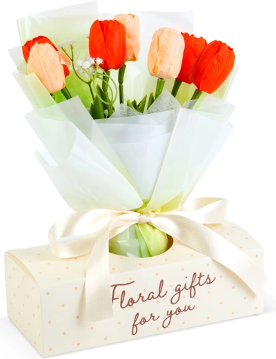 Decoración de tulipanes artificiales en bolsa de regalo