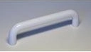 Tirador de mueble de plástico Iza, blanco, distancia entre tornillos 64 mm