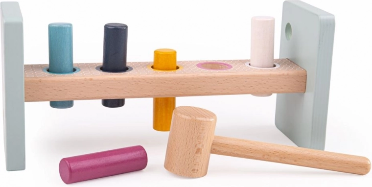 Aprendizaje y diversión con clavijas de colores