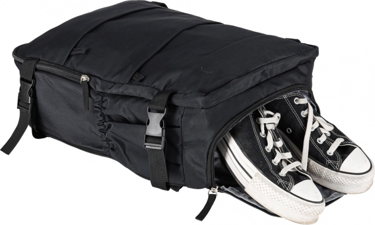 Compartimento dedicado para calzado