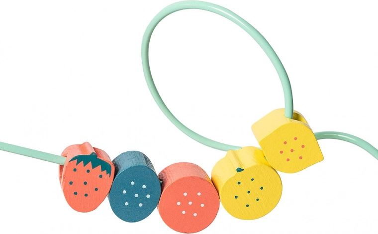 Laberinto motriz con frutas
