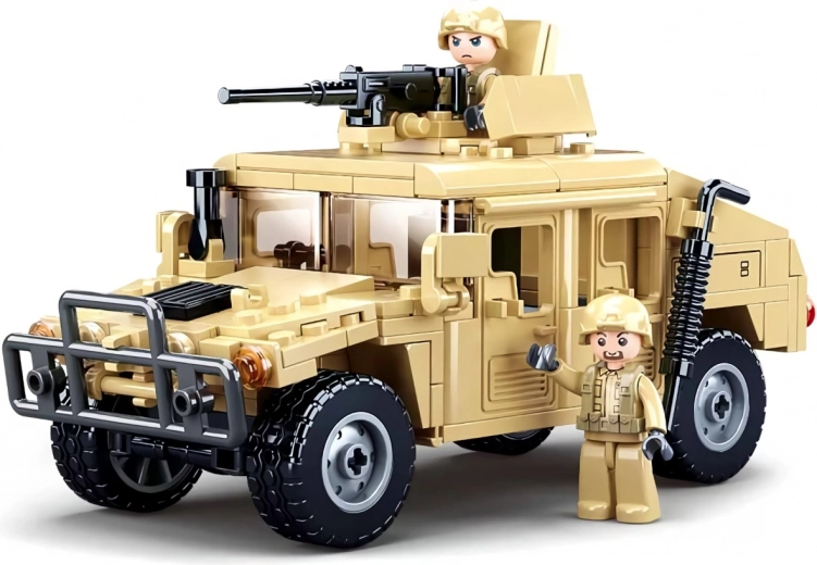 Todoterreno militar realista con armamento giratorio