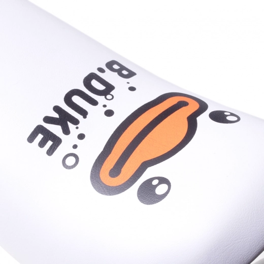 Asiento suave y empuñaduras antideslizantes