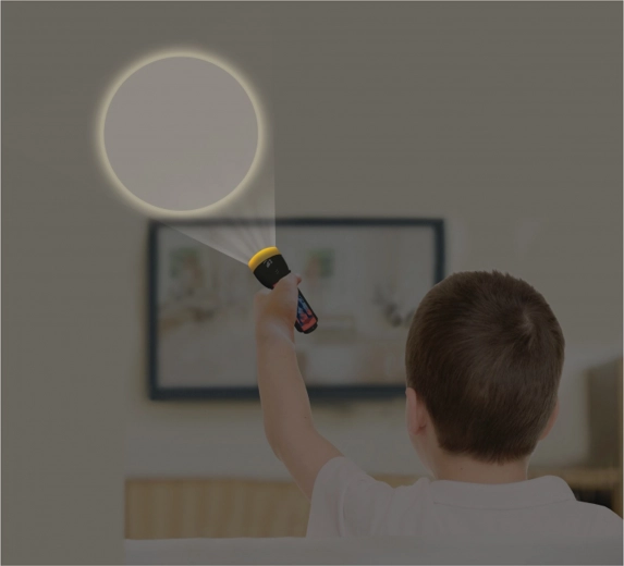 Luz en la oscuridad: linterna con haz estrecho