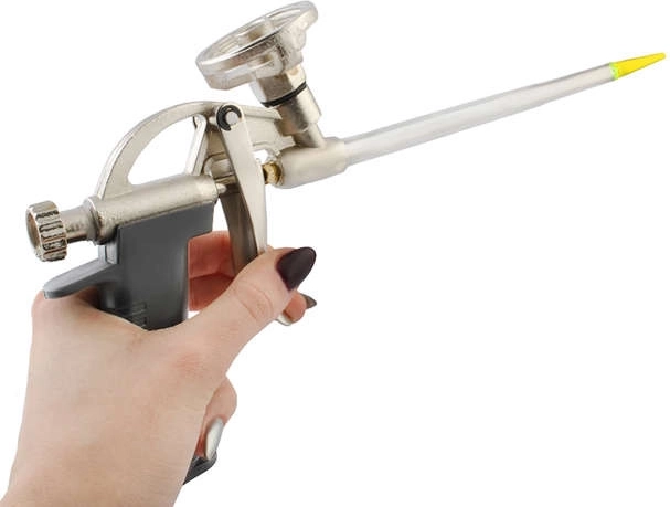 Empuñadura ergonómica y boquilla larga