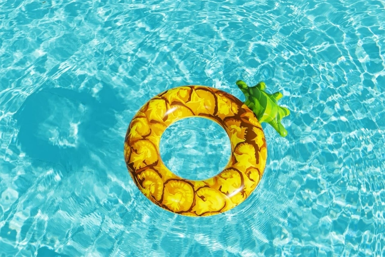 Descanso cómodo en el agua