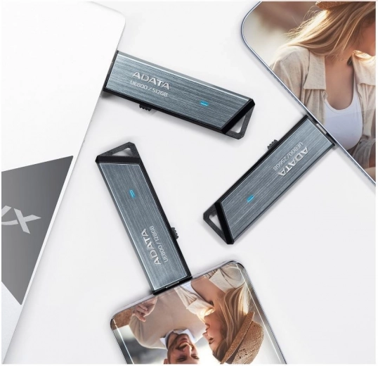 USB‑C reversible para amplia compatibilidad