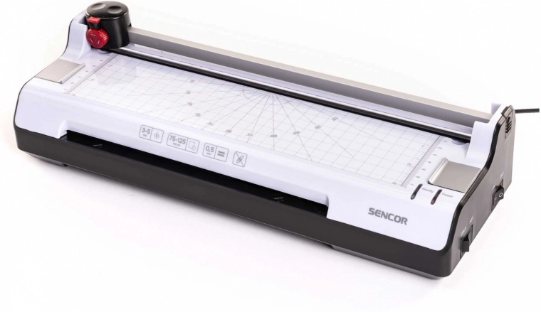 Superficie de trabajo clara con escalas