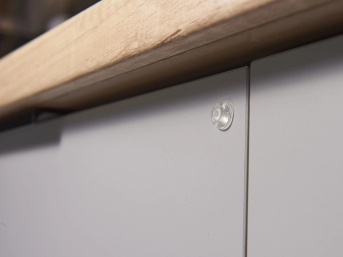 Instalación autoadhesiva sencilla