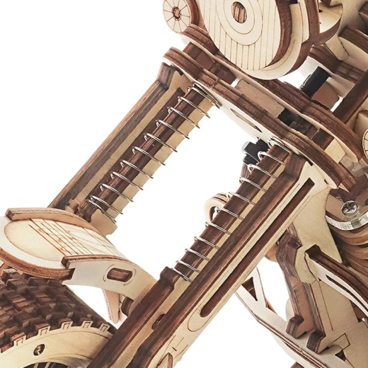 El motor de muelle con cuerda se activa