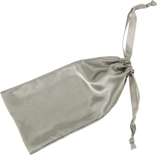 Práctico estuche de satén