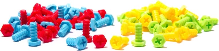 Tornillos de colores y piezas de montaje