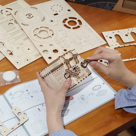 Modelo ensamblable con 123 piezas