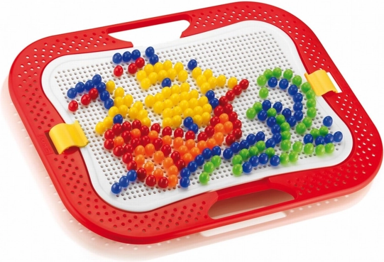 Práctico maletín con la base de juego como tapa