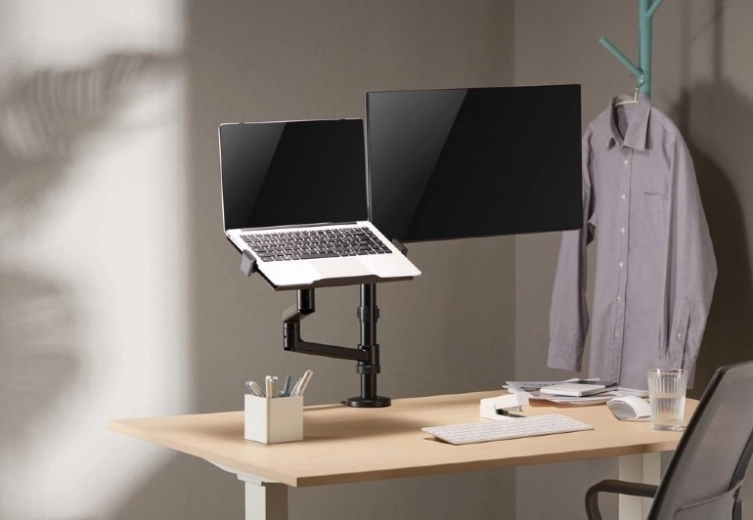Dos brazos independientes: monitor y portátil