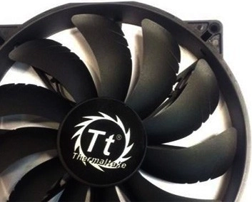 Flujo de aire optimizado con el logotipo de THERMALTAKE