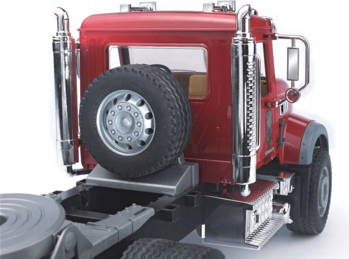 Tractor MACK con remolque lleno de detalles