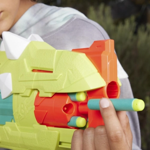 16 dardos nerf elite y almacenamiento en el bláster