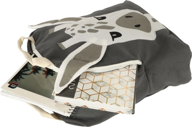 Amplio compartimento principal con cremallera