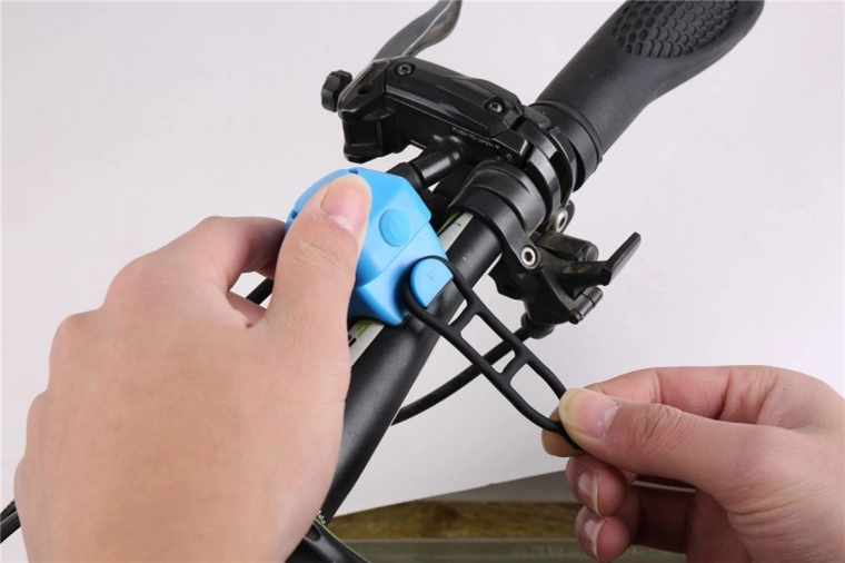 Montaje fácil en la mayoría de los manillares