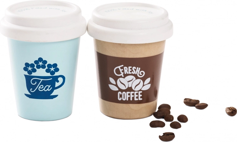 Vasos realistas con tapas