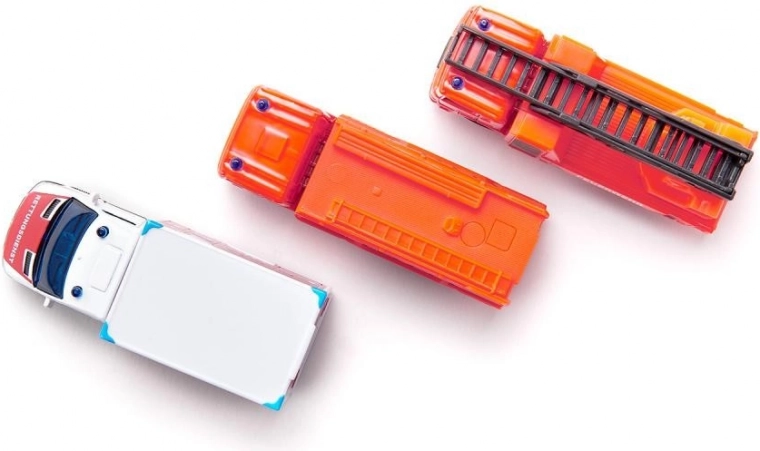 Modelos de metal con detalles de plástico