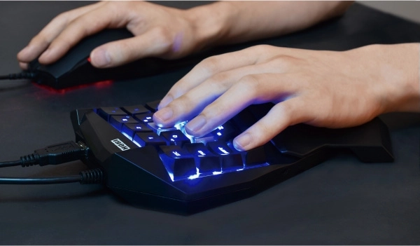 Teclas mecánicas con retroiluminación LED