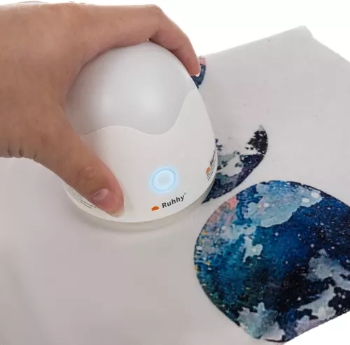 Combinación de lámpara y quitapelusas