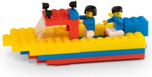 Colorida lancha para aventuras en el agua