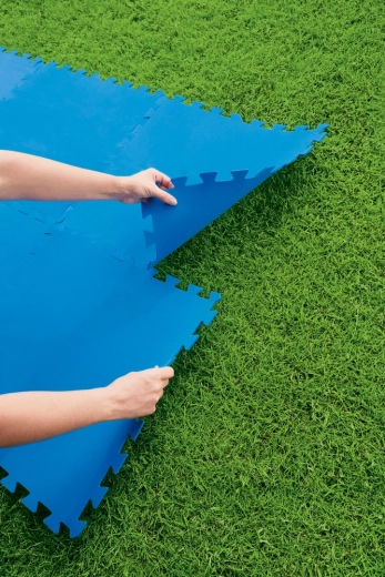 Sistema modular tipo puzzle para cubrir la superficie rápidamente