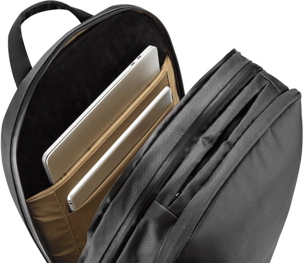 Almacenamiento seguro para portátil de 17″