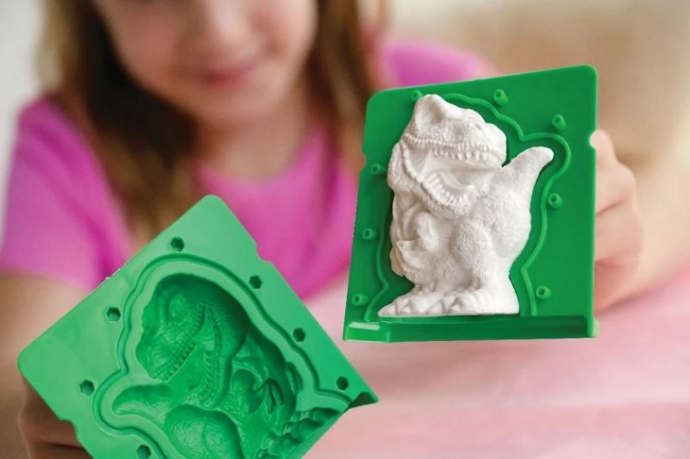 Crea, vacía en molde y pinta tu propio T-Rex