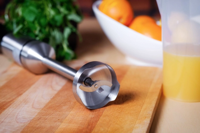 Pie metálico y cuchillas dobles de acero inoxidable