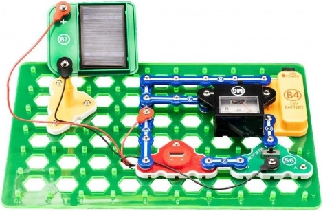 Panel solar, motor y ventilador en acción