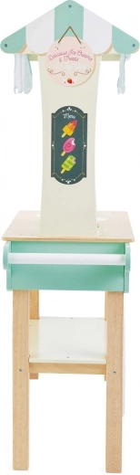 Diseño realista con toldo a rayas