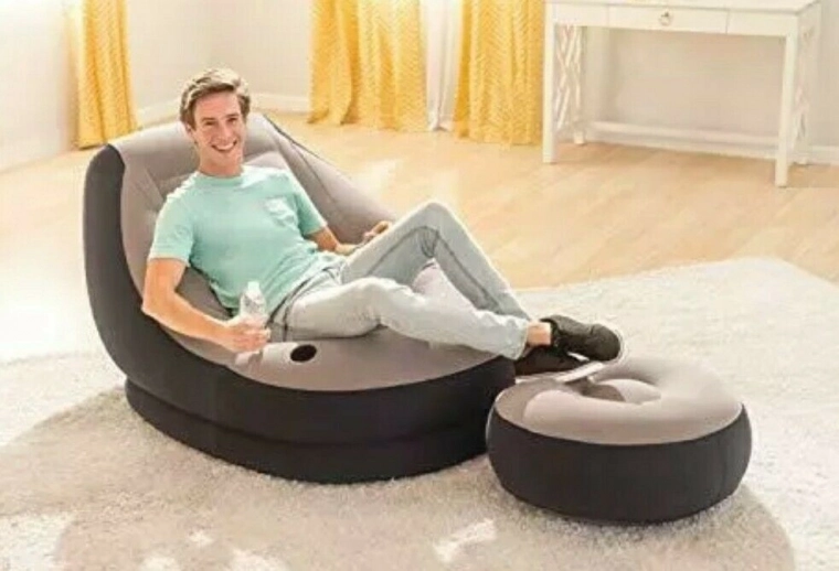 Reposapiés práctico y portavasos