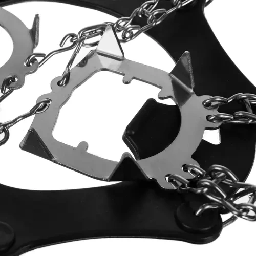 Pisada segura gracias a 12 puntas de acero inoxidable